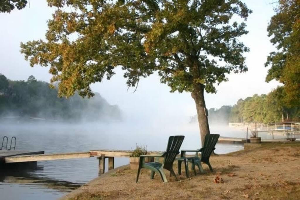 #02 - Unique Lakeside Studio Cottage- Pet Friendly Hot Springs Bagian luar foto