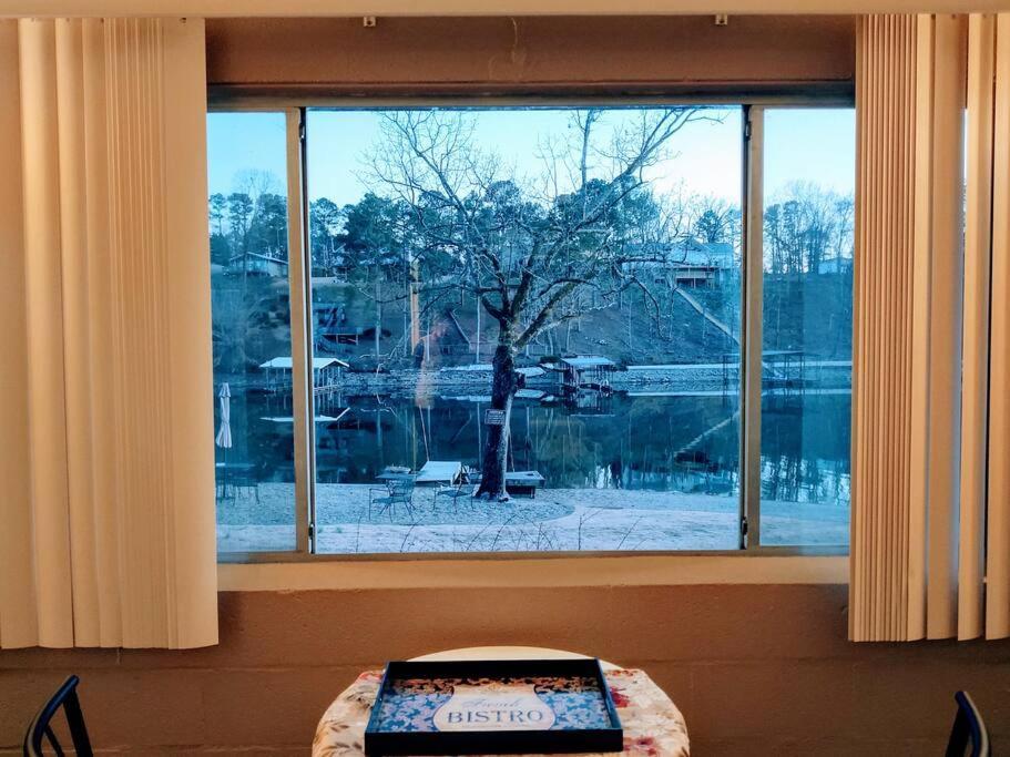 #02 - Unique Lakeside Studio Cottage- Pet Friendly Hot Springs Bagian luar foto