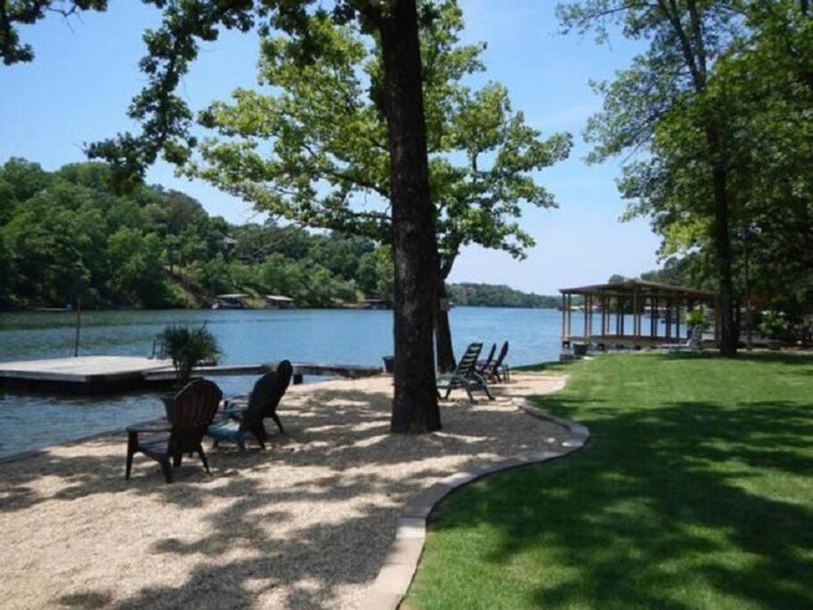 #02 - Unique Lakeside Studio Cottage- Pet Friendly Hot Springs Bagian luar foto